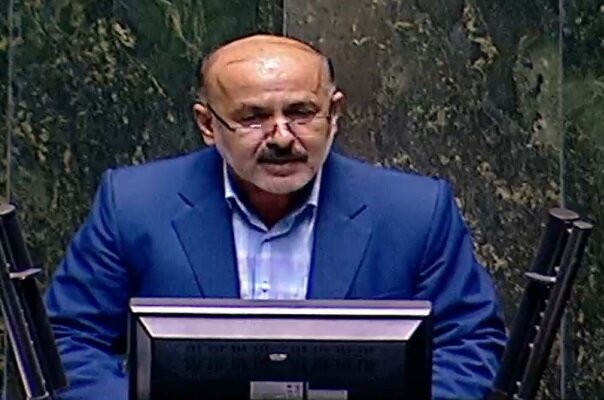مدارس کانکسی و حقوق پایین فرهنگیان بازنشسته قابل قبول نیست